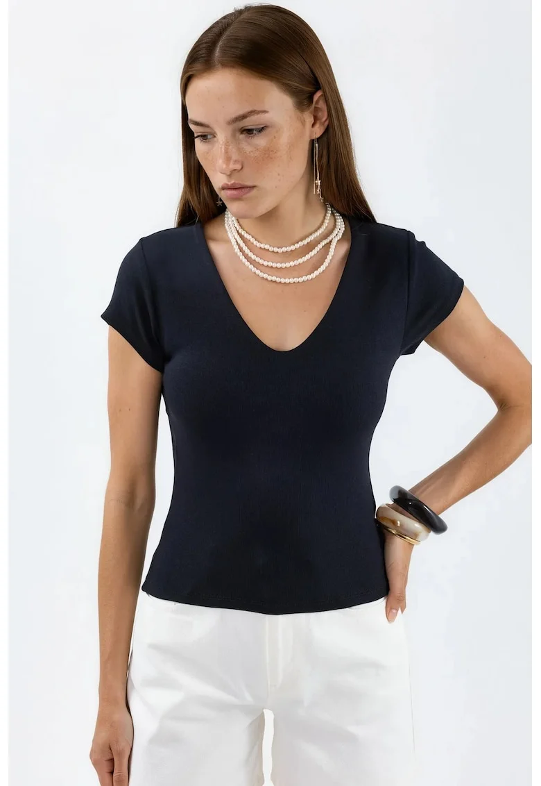 Tricou  decolteu in V, negru, amestec modal si bumbac, maneci scurte, regular fit