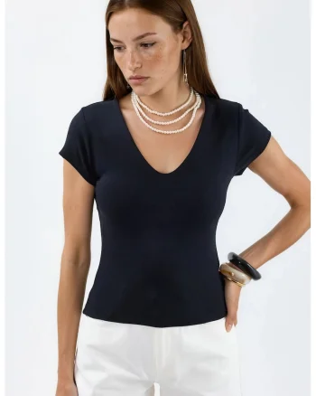 Tricou  decolteu in V, negru, amestec modal si bumbac, maneci scurte, regular fit