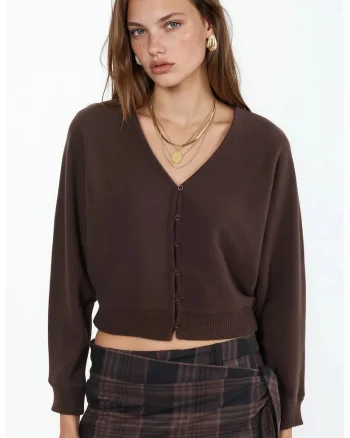 Cardigan scurt  decolteu in V, maro cafea, tricot din amestec de bumbac, poliester si elastan