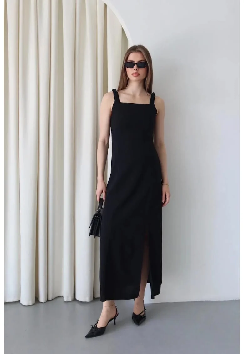 Rochie Maxi  guler patrat, detaliu cu snur, neagra