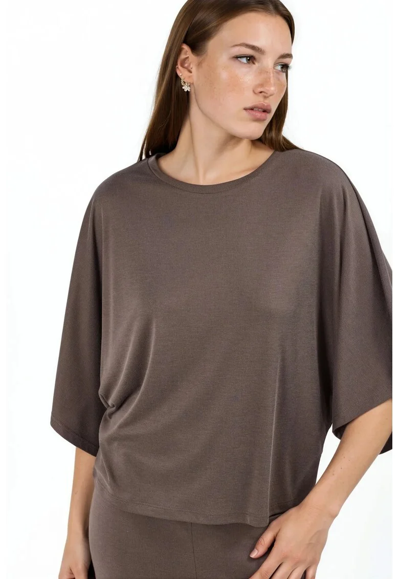 Bluze dama,  bluza cu guler rotund, croiala lejera, maro cafea, material reiata