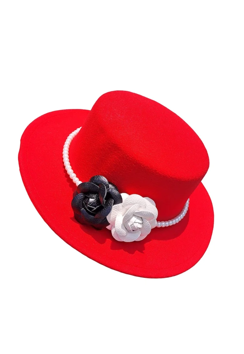 Palarie rosie, stil canotiera, handmade, cu flori si perle, marime 56-58, Senaida