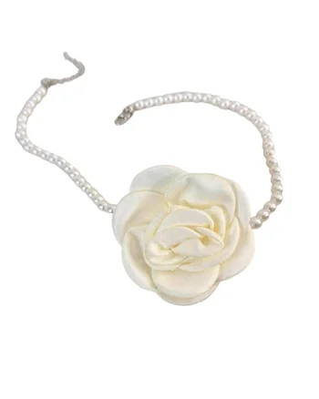 Colier choker, cu perle si floare alb unt, Bedine C14,