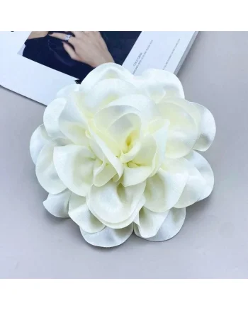 Brosa tip floare supradimensionata, alba, Maja C21