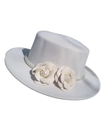 Palarie alba, stil canotiera, handmade, cu flori si perle, Semina