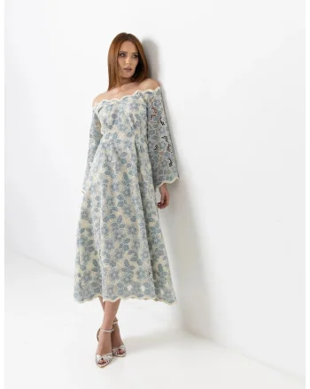 Rochie cu umeri decupati din vascoza bleu cu broderie sparta
