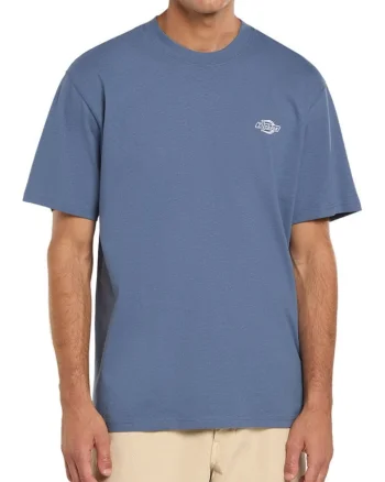 tricou lejer la baza gatului