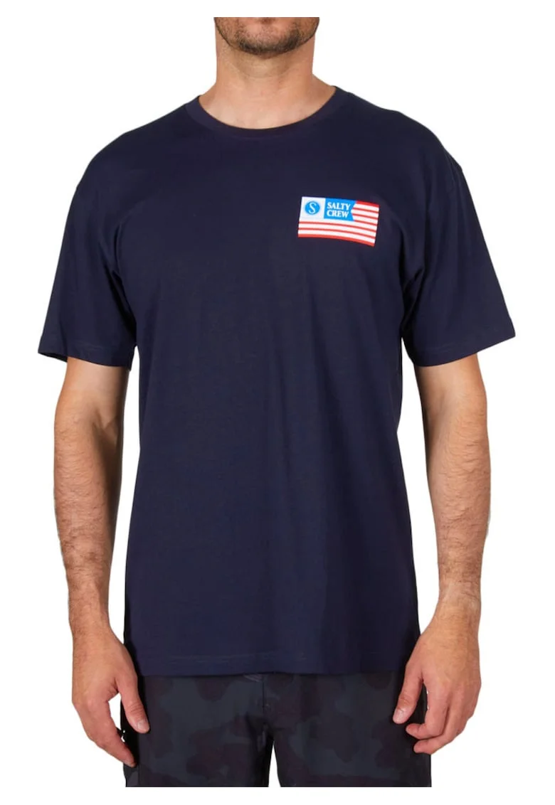 Tricou cu decolteu la baza gatului, detaliu frontal si imprimeu pe parte din spate