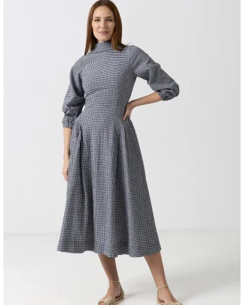 Rochie in carouri cu guler supradimensionat