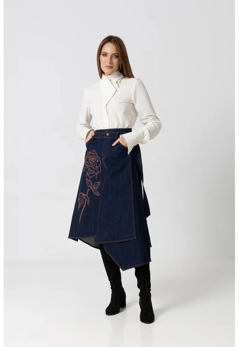 Fusta denim petrecuta cu broderie florala trandafir