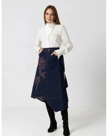Fusta denim petrecuta cu broderie florala trandafir