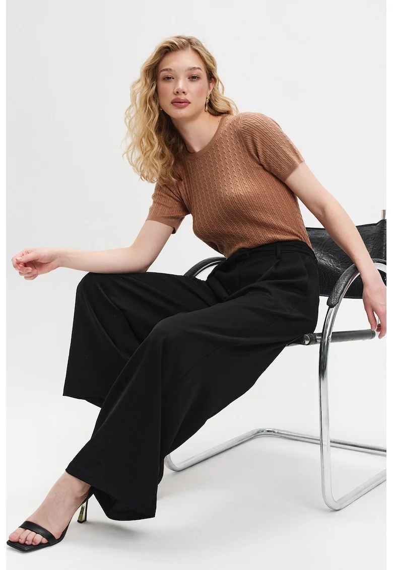 Pantaloni drepti cu talie medie, Negru