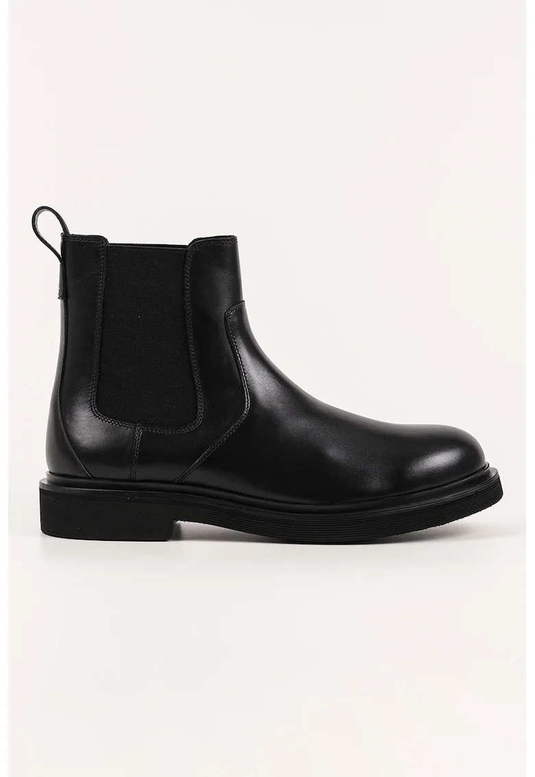 Ghete din piele, Negru