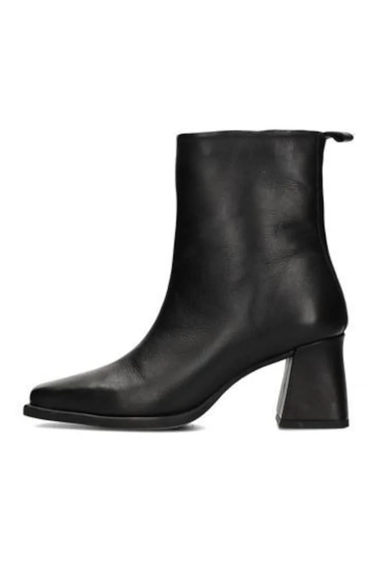 Botine din piele cu toc inalt