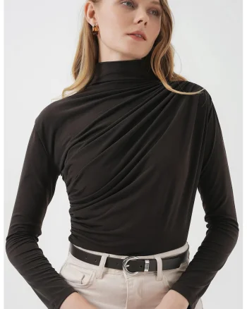 Bluza din jerseu cu guler inalt si drapaje
