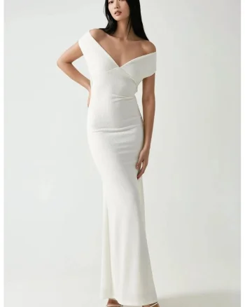 Rochie maxi,  guler in forma de inima, design texturat, alb