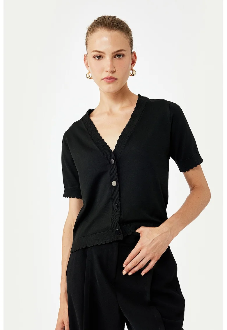 Cardigan cambrat crop cu terminatii valurite, Negru