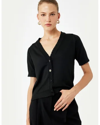 Cardigan cambrat crop cu terminatii valurite, Negru