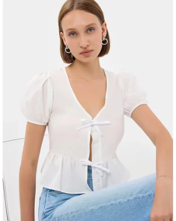 Bluza dama,  maneca scurta, legaturi in fata, decolteu in V, Alb, bumbac si poliester