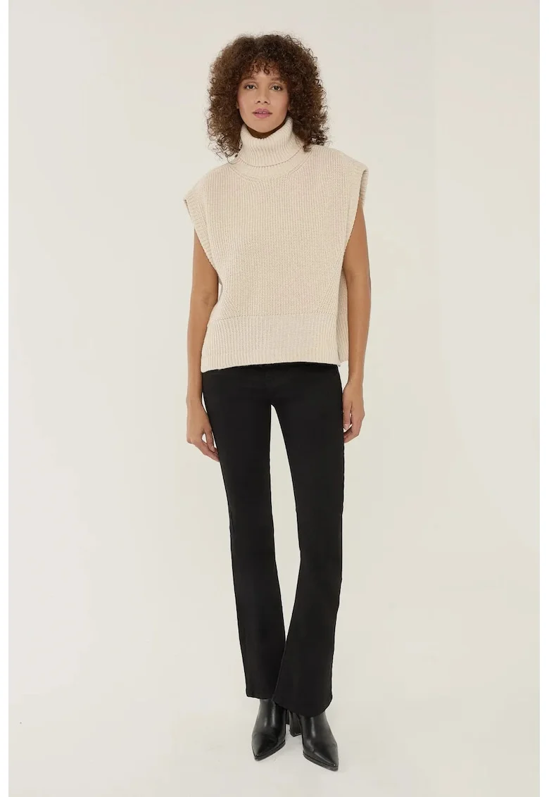 Vesta tip pulover,  croiala lejera, guler inalt, alb, tricot