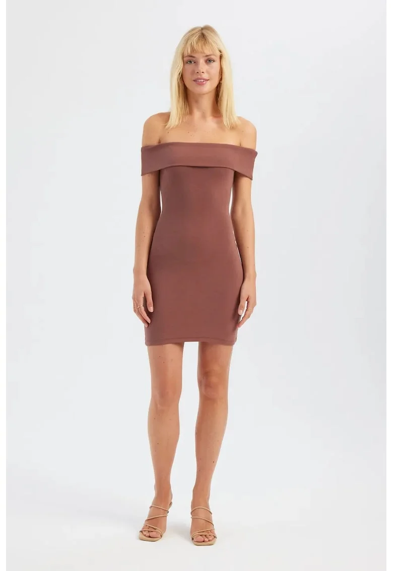 Rochie mini,  mulata, umeri goi, maro, textil