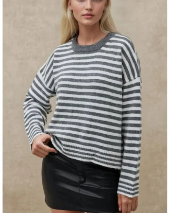 Pulover dama  supradimensionat cu guler rotund, dungi, moale la atingere, alb gri, tricot