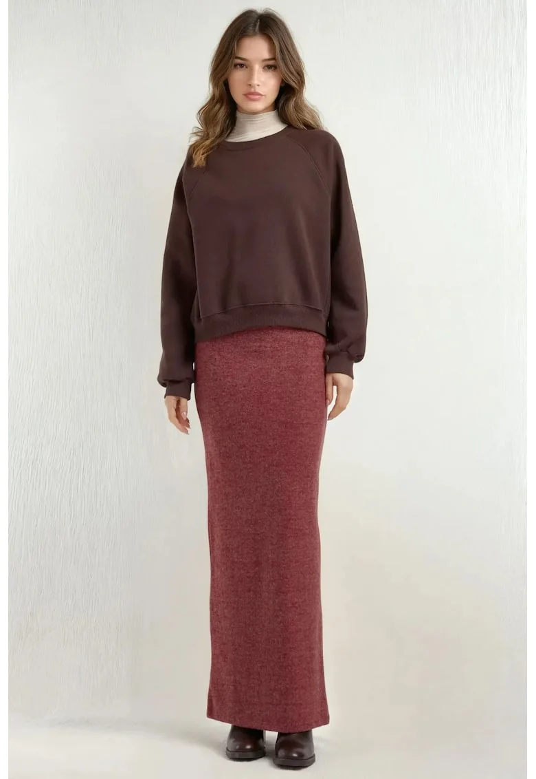Fusta midi,  texturata, cu talie elastica si crapatura, visiniu, tricot