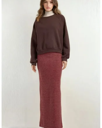 Fusta midi,  texturata, cu talie elastica si crapatura, visiniu, tricot