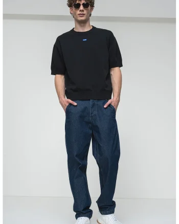 Tricou cu logo discret si decolteu la baza gatului, Negru