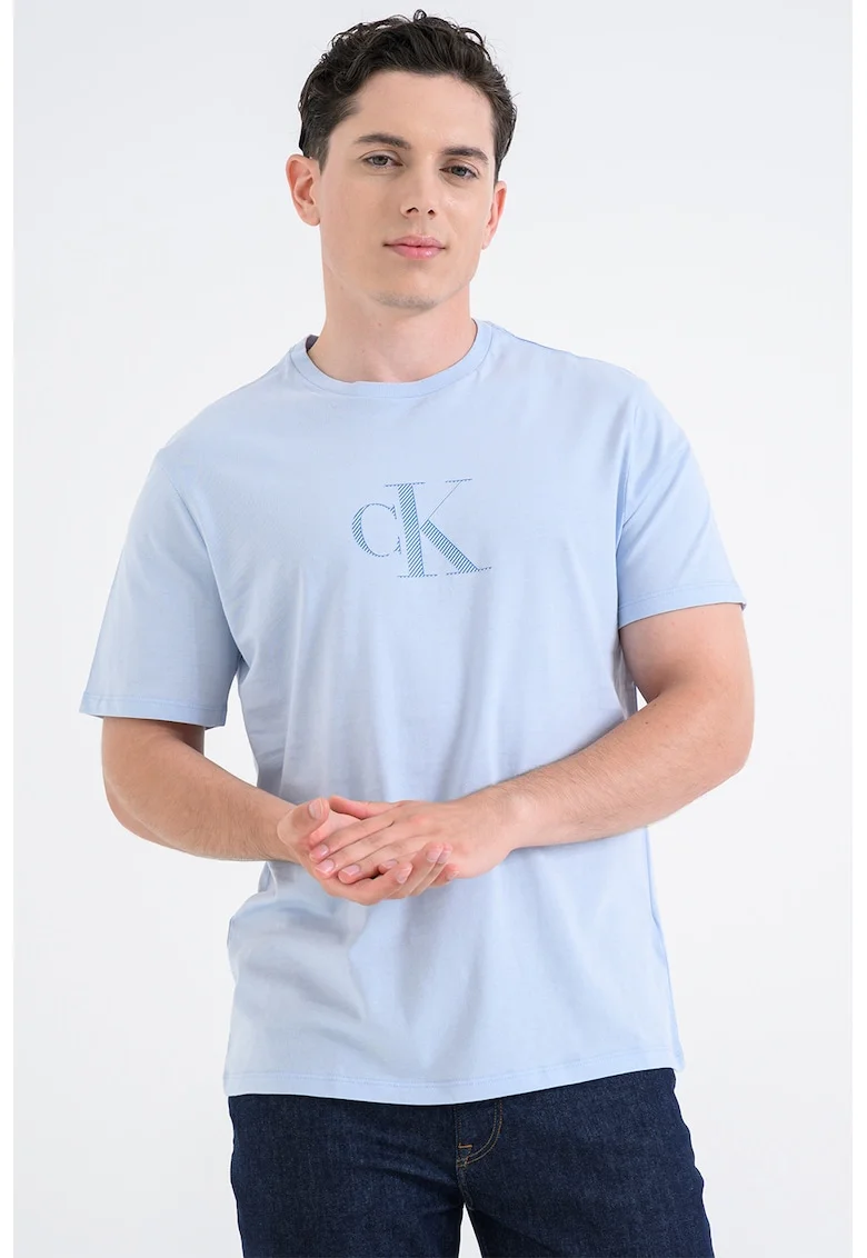 Tricou cu decolteu la baza gatului si model monograma, Albastru deschis