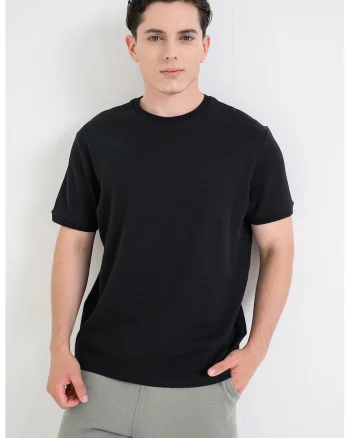 Tricou cu decolteu la baza gatului, Negru