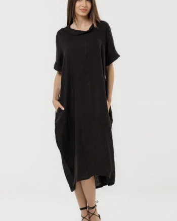 Rochie neagra din in cu croiala oversized si guler lejer, intors