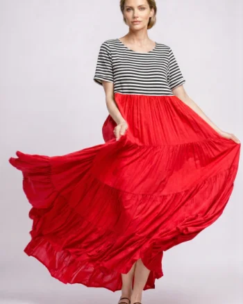 Rochie lunga, croi amplu cu patru volane, stil boem elegant, rosie si dungute alb negru