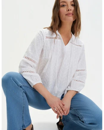 Bluza-tunica cu model cu perforatii, Alb