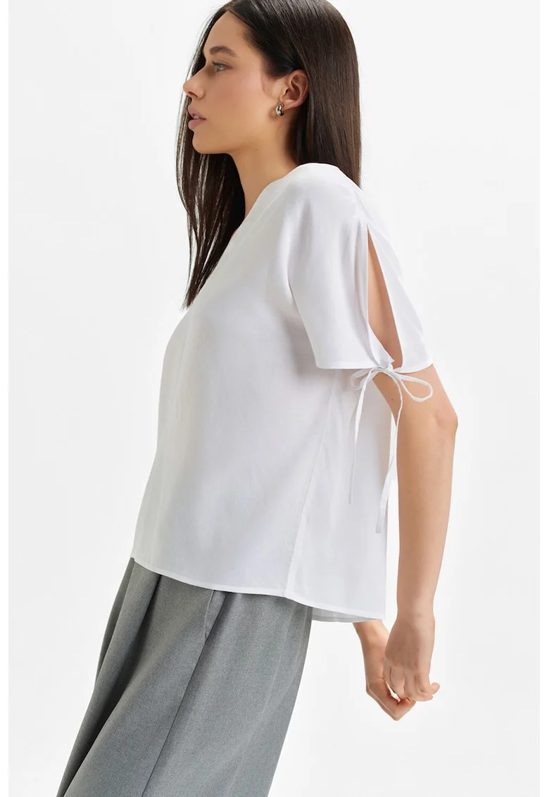 Bluza lejera cu decolteu in V, Alb