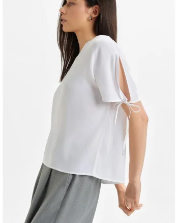 Bluza lejera cu decolteu in V, Alb