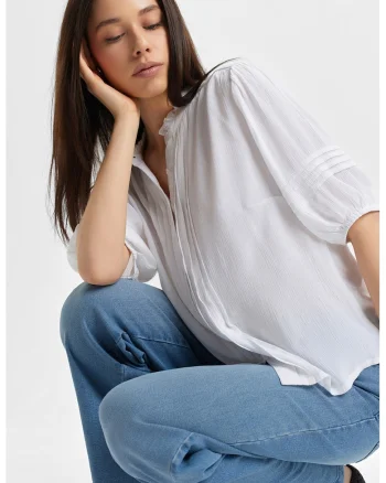 Camasa cu model cu dungi discrete si guler cu volane, Alb