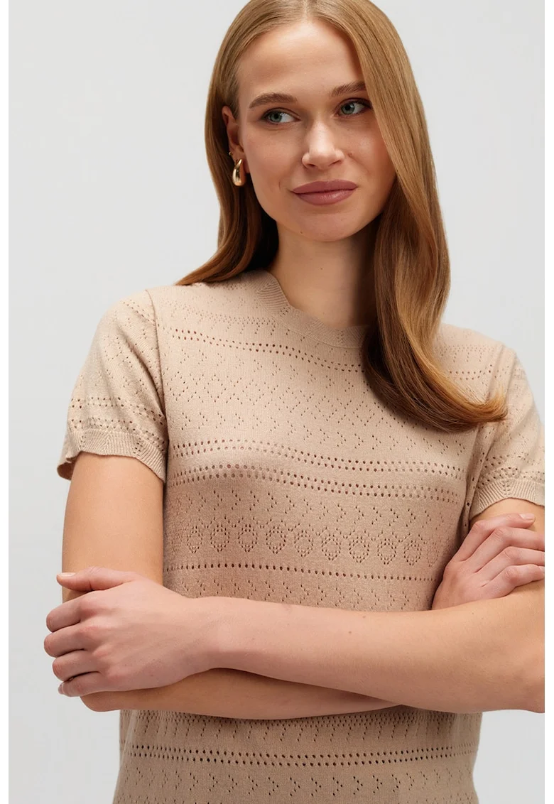 Tricou cu decolteu la baza gatului si perforatii decorative, Bej inchis