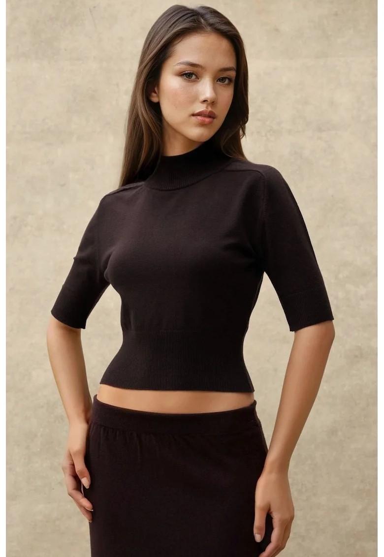 Pulover dama  scurt, guler inalt, texturat, maro inchis, tricot