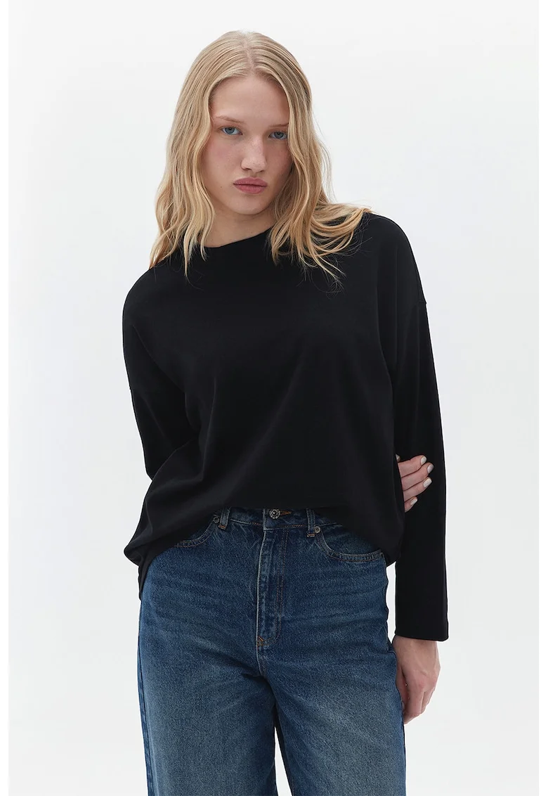 Bluza lejera cu decolteu la baza gatului, Negru