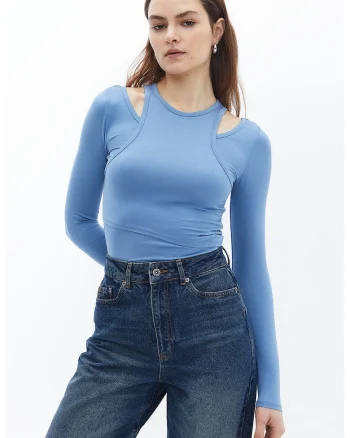 Bluza uni cu decolteu la baza gatului, Albastru deschis