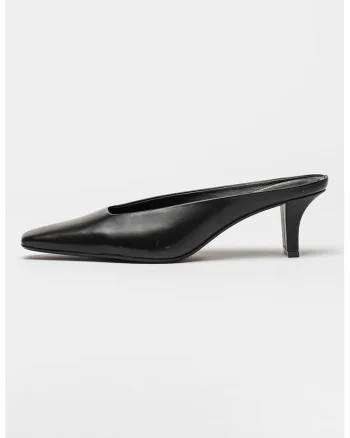 Saboti de piele, Negru