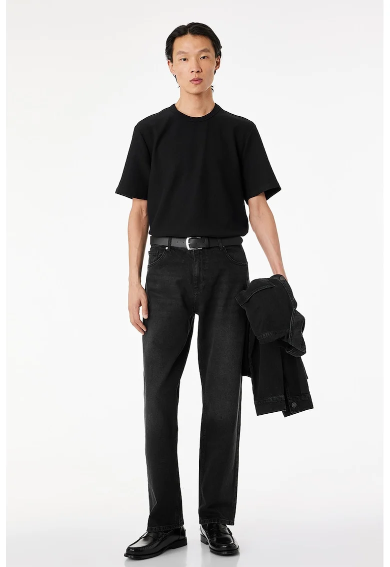 Tricou regular fit cu decolteu la baza gatului, Negru
