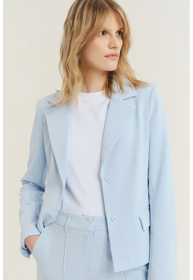 Sacou cu model uni si buzunare cu clapa, Albastru deschis
