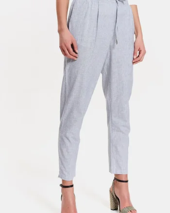 Pantaloni cu talie elastica si snur,