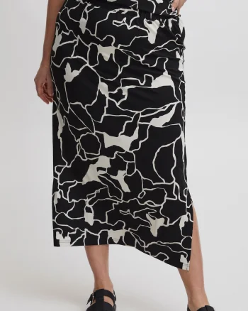 Fusta midi cu slit lateral.