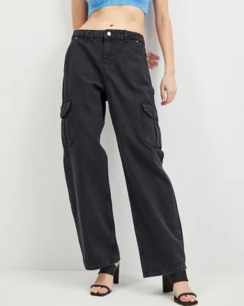 Blugi relaxed fit cu talie medie,