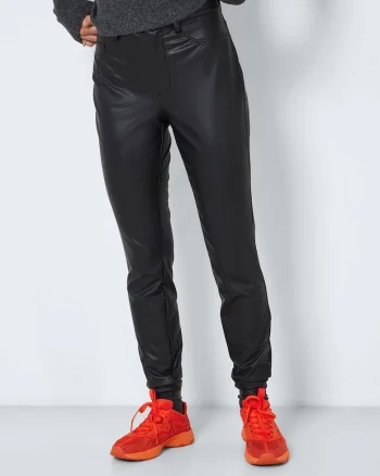Pantaloni slim-fit din piele ecologica