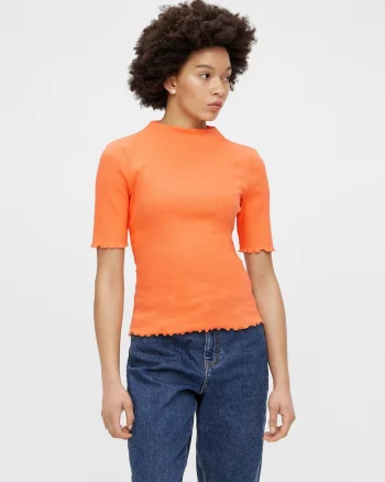 Tricou slim fit cu terminatii valurite,
