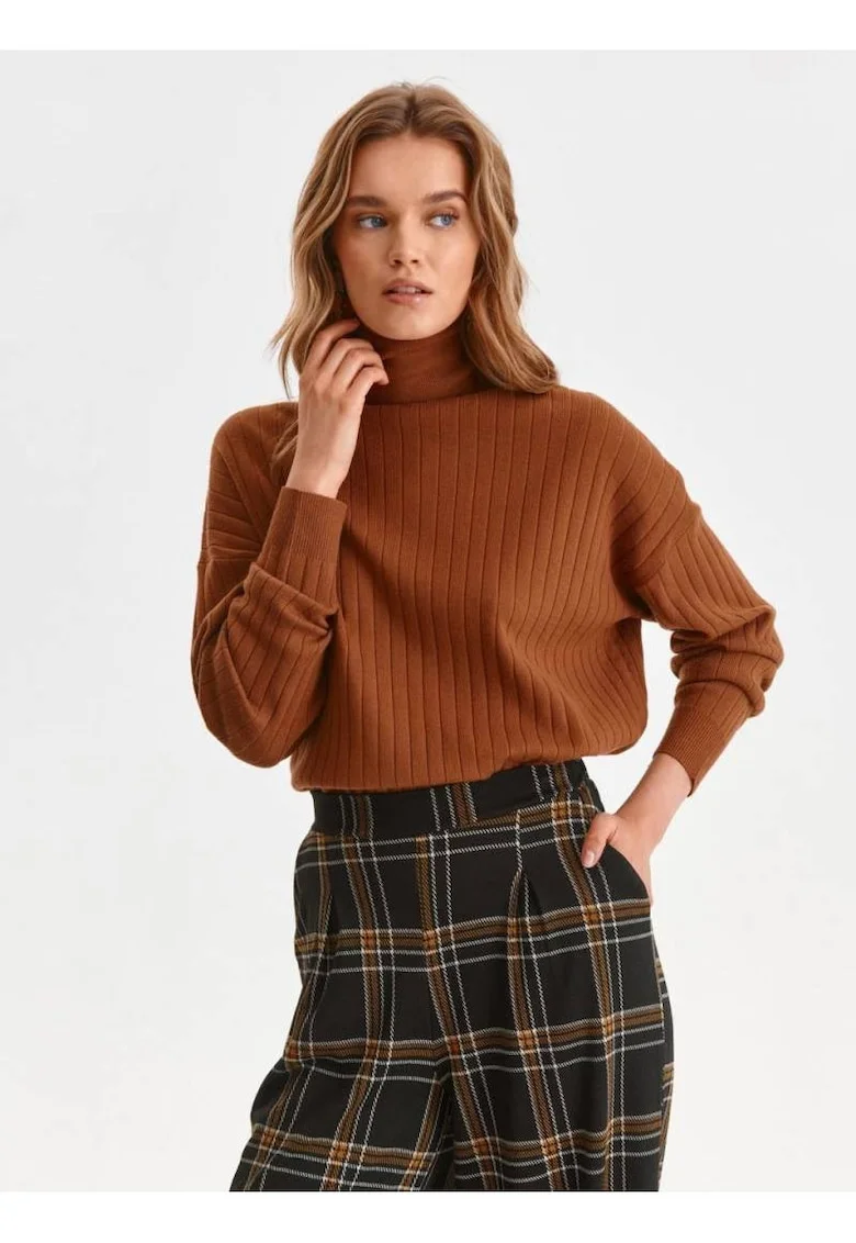 Pulover cu guler inalt si model uni